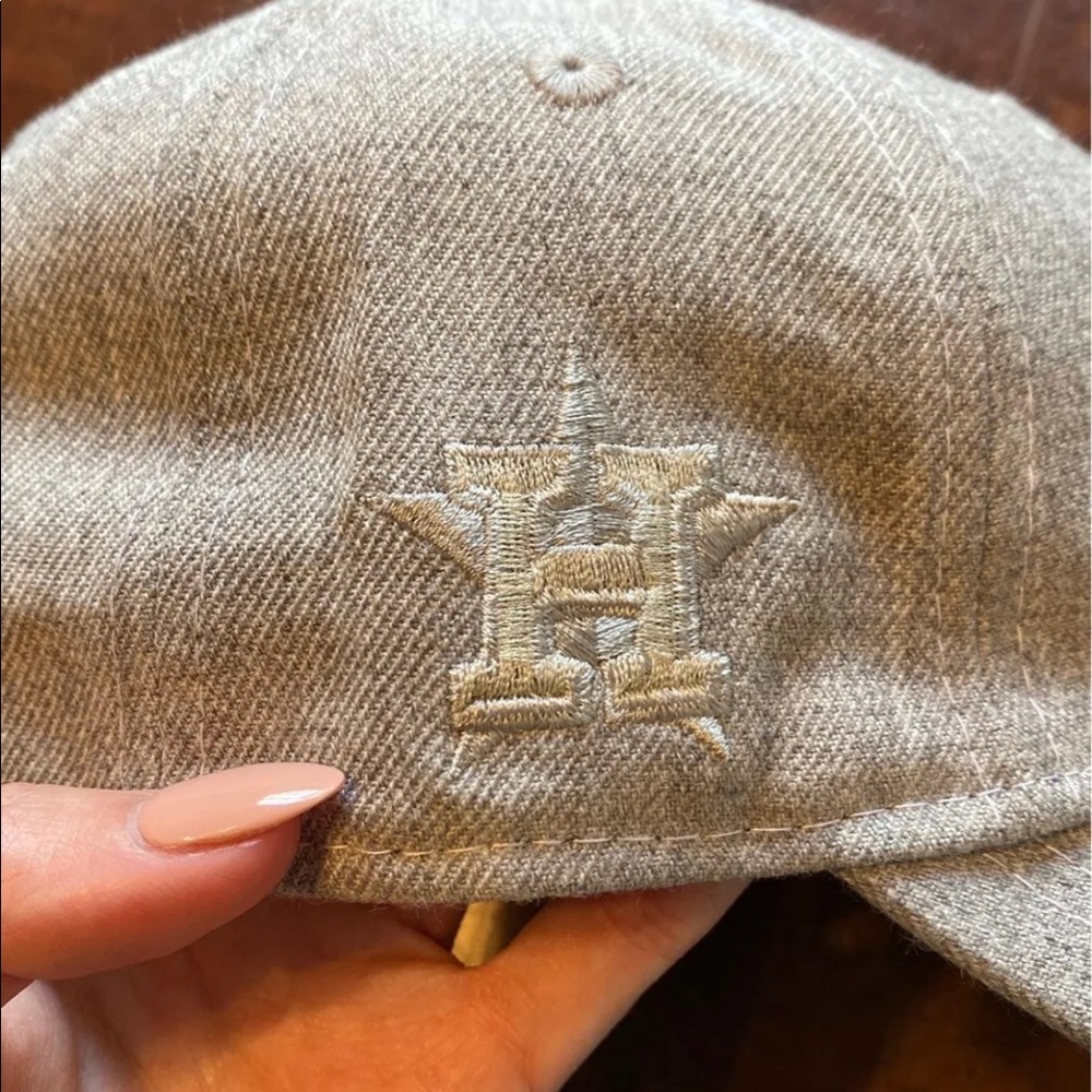 Hat - Picture 3 of 5